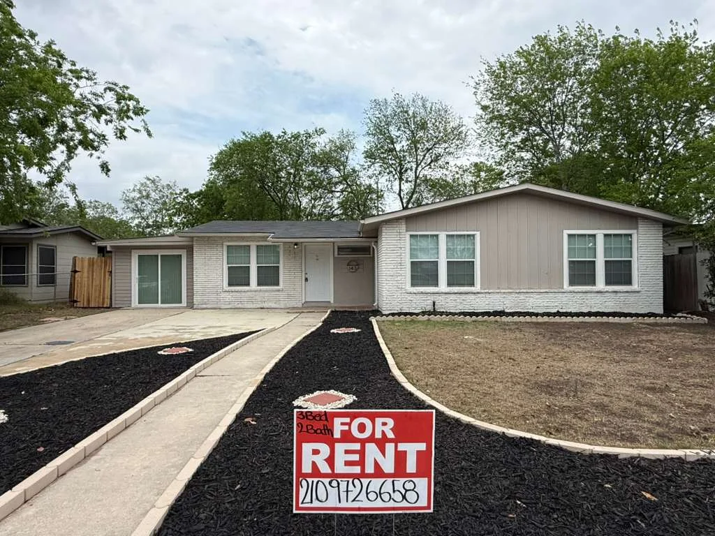 San Antonio House: 143 Huxley