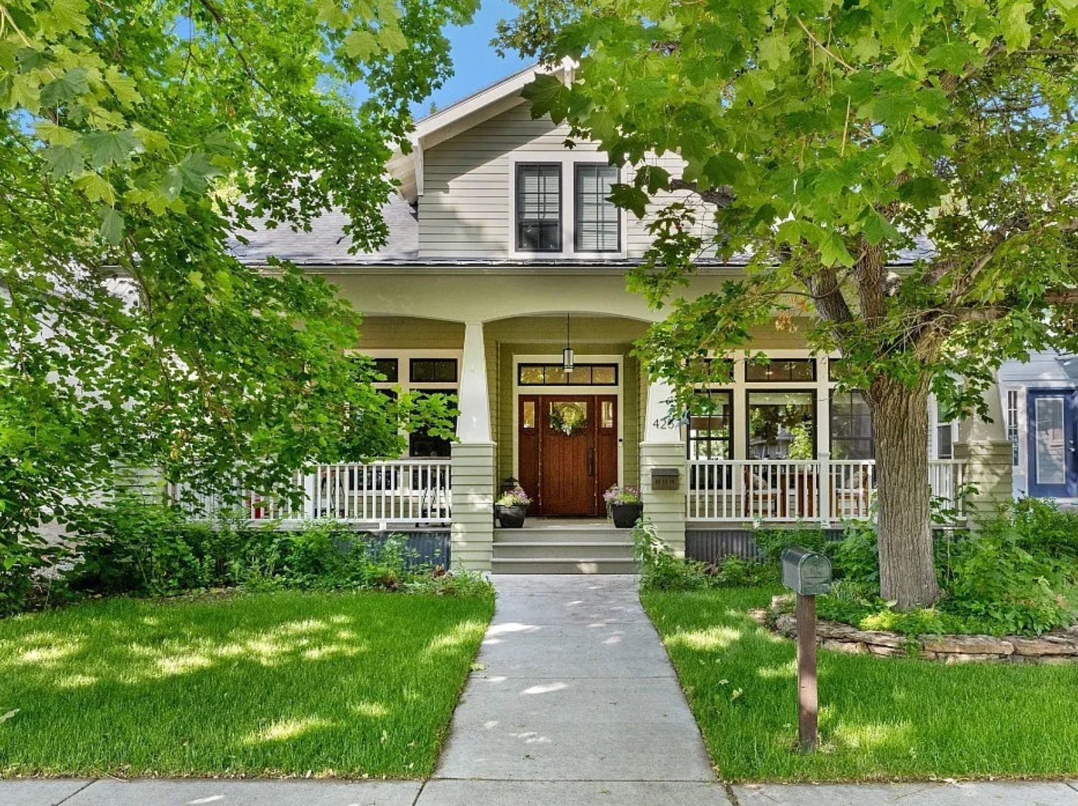 Livingston House: 425 S Yellowstone