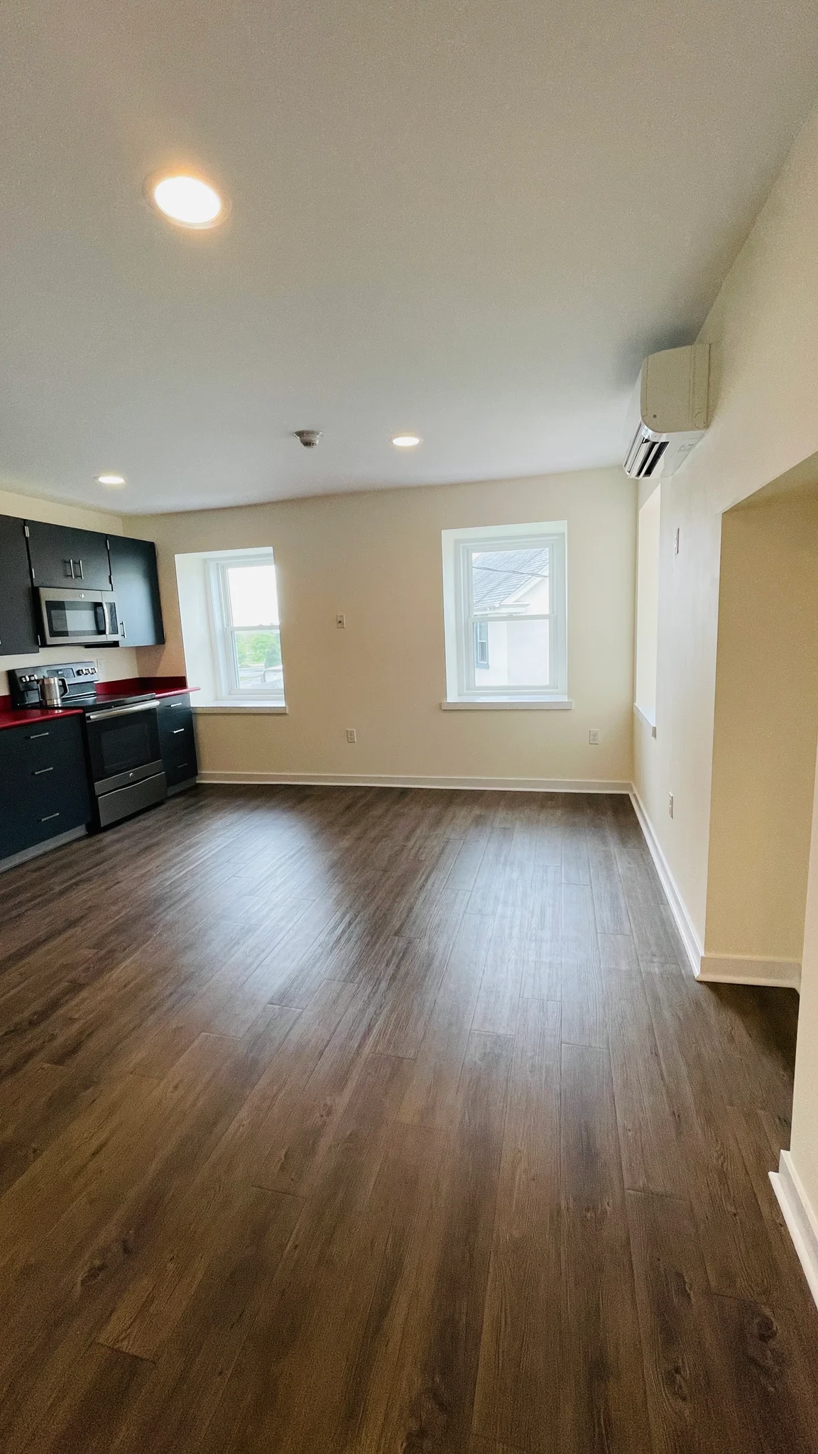 Exton Apartment: 5 S Village Ave