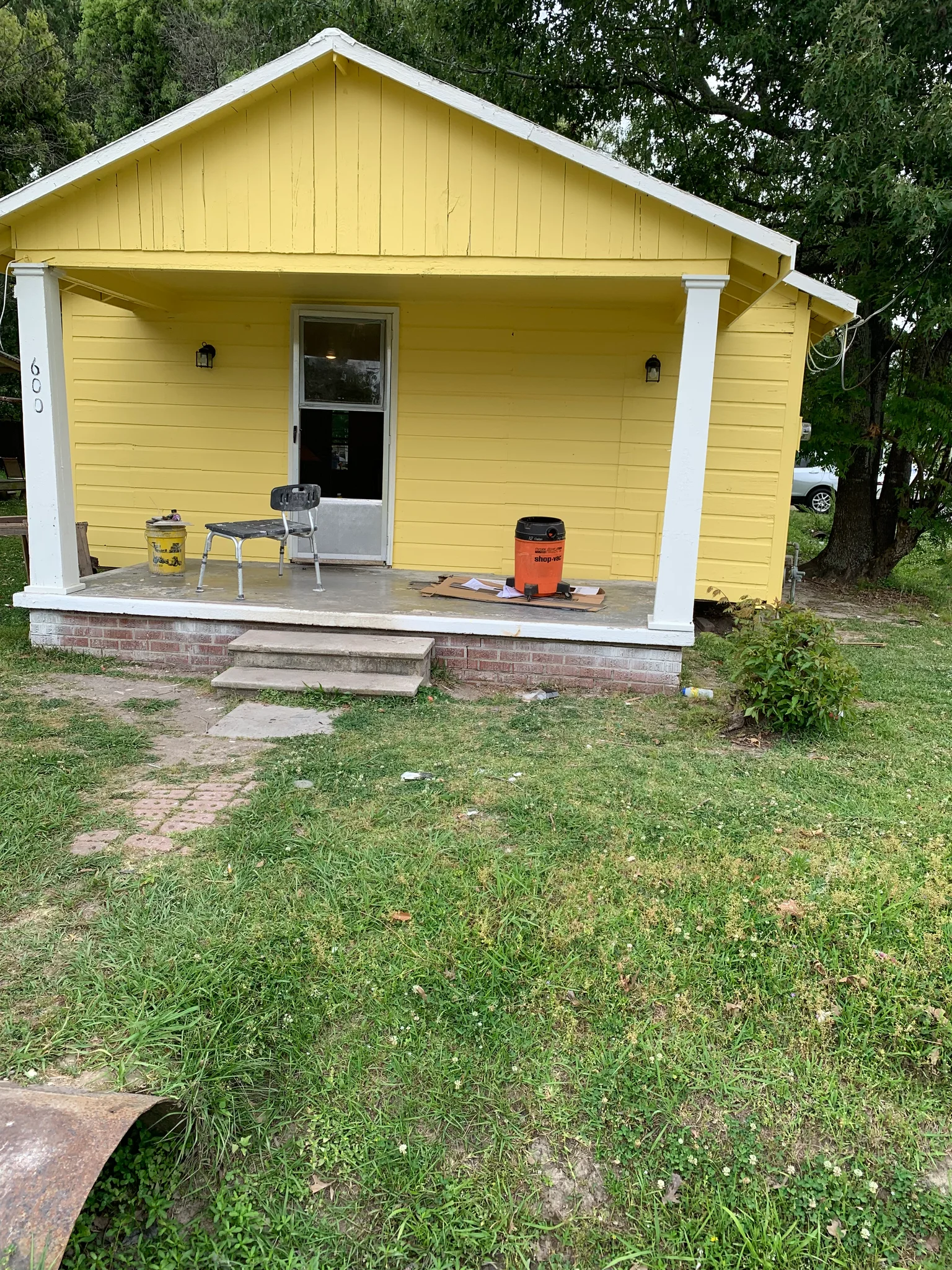 Rayne House: 600 N Chevis St