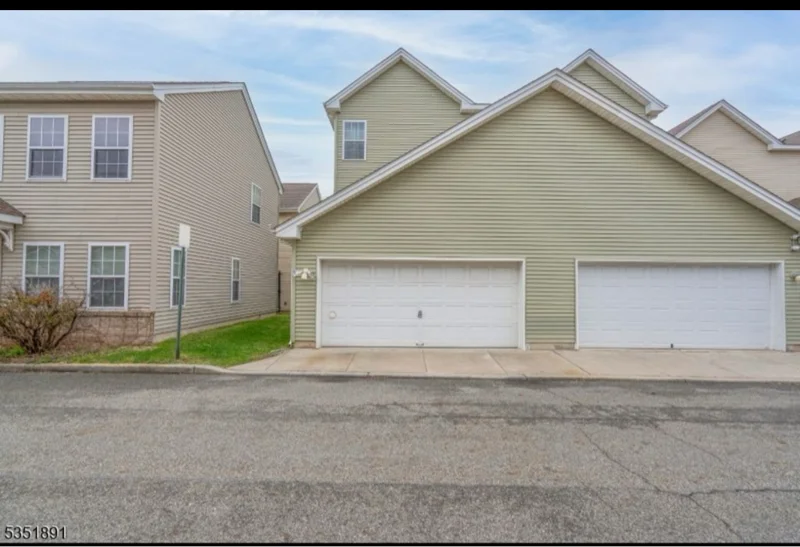 Elizabethport Townhome: 178b Front St