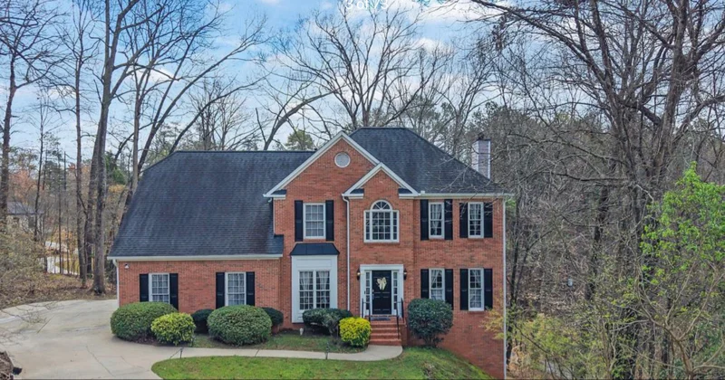 Mableton House: 641 Summertree Ct SE