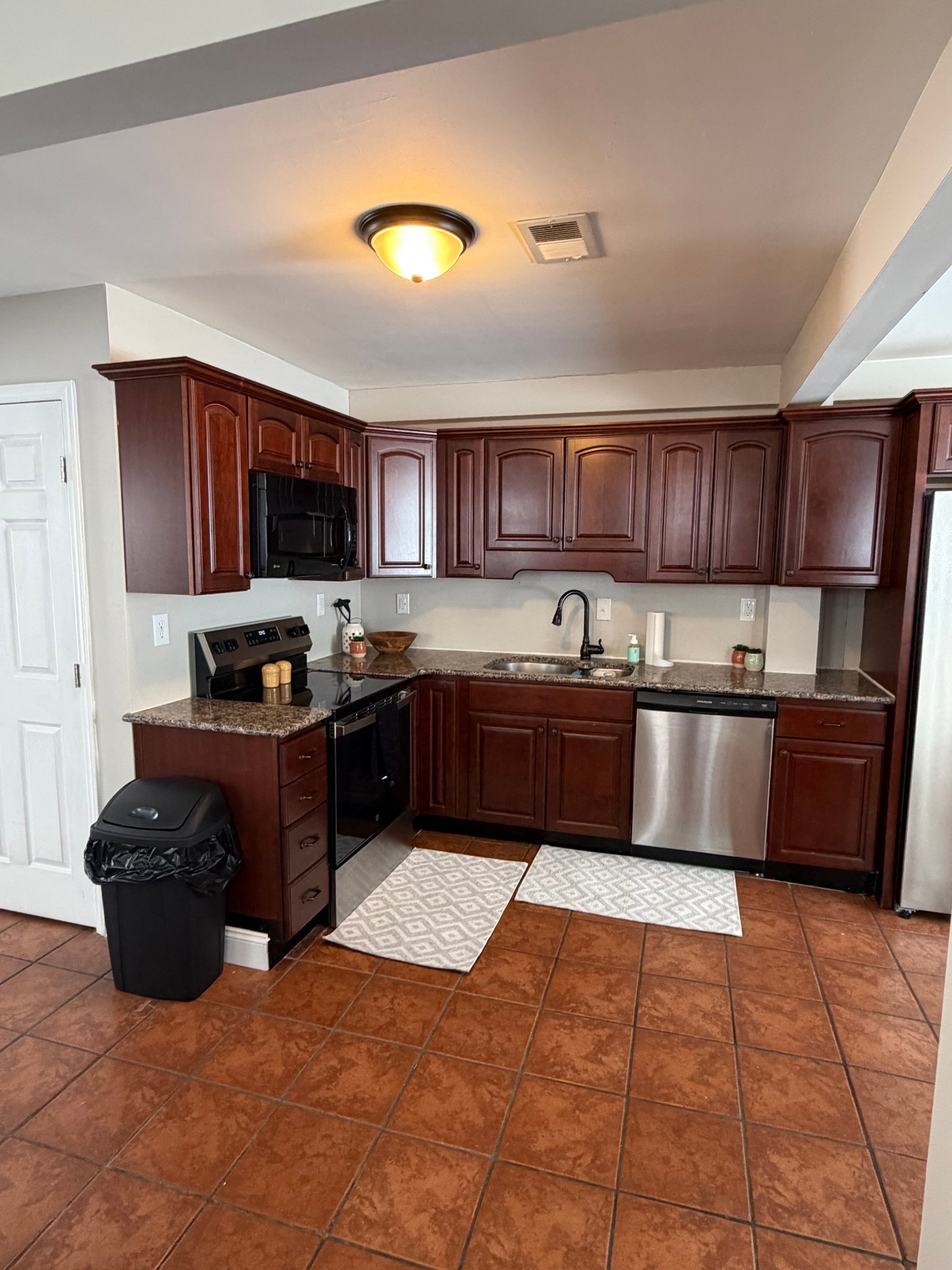 Kingsport House: 322 Sequoyah Drive