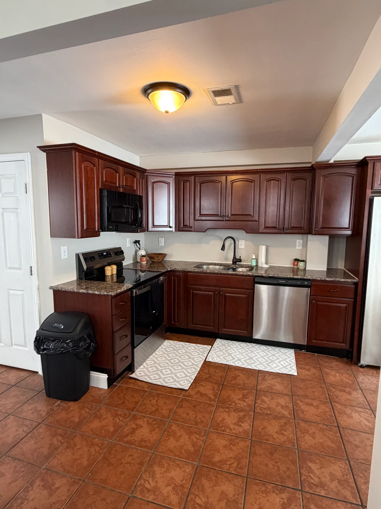 Kingsport House: 322 Sequoyah Drive