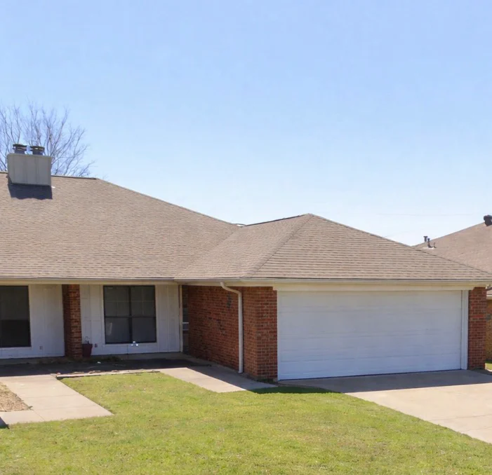 Cleburne Townhome: 1503 Lindsey Ln W