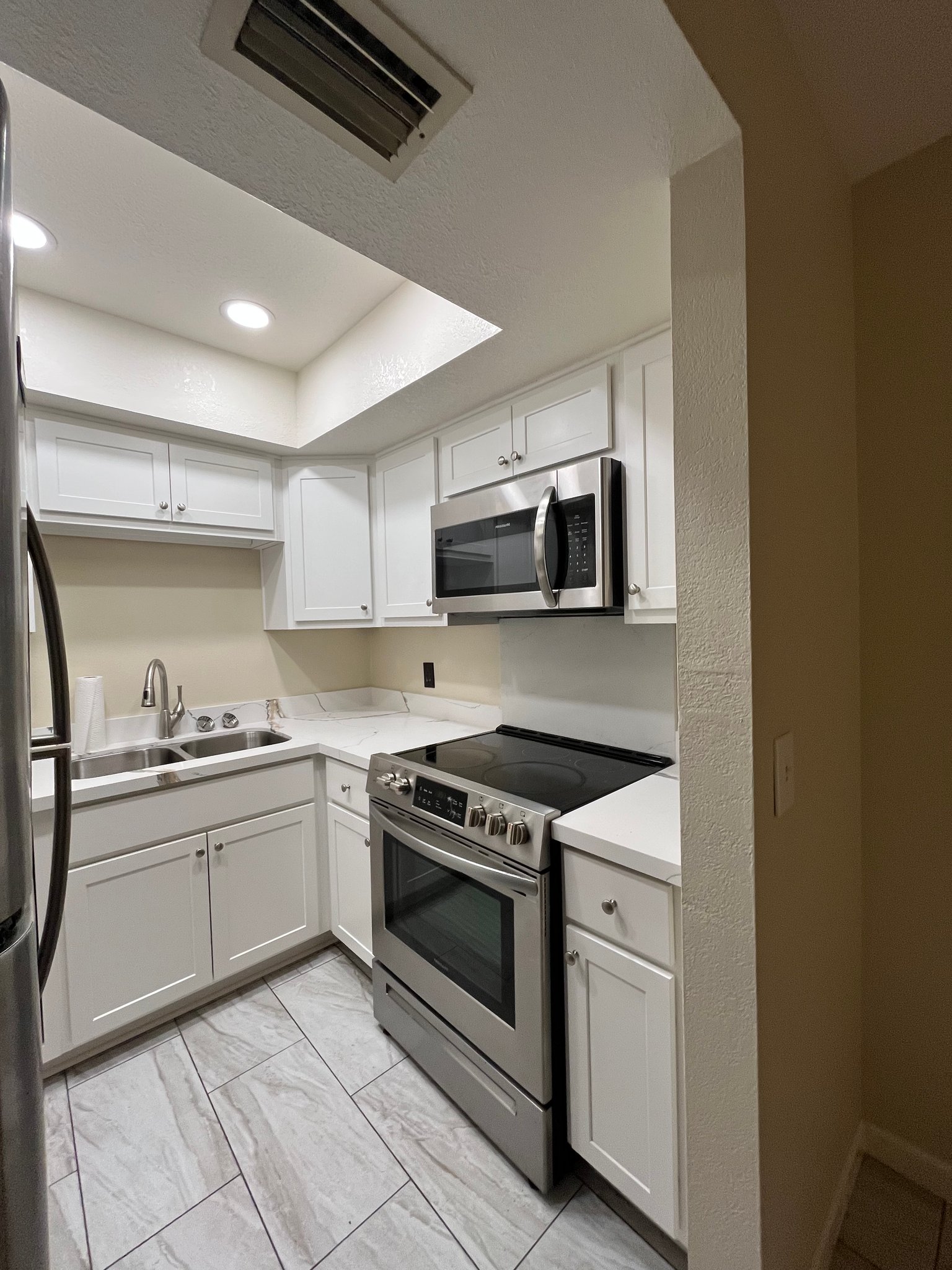Phoenix Condo: 17 E Ruth Ave