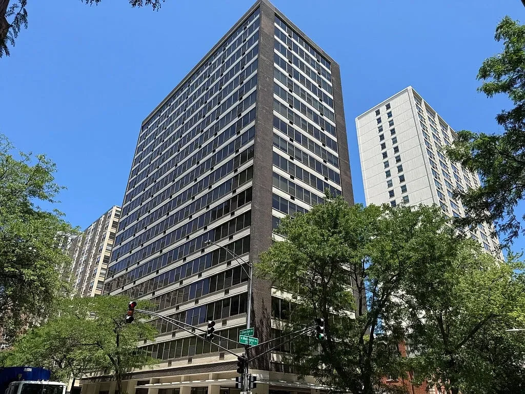 Chicago Condo: 360 W Wellington