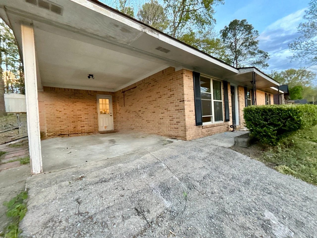 Helena House: 2236 Pup Run