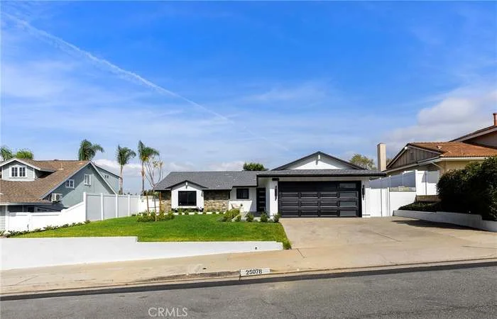 Laguna Hills House: 25078 Champlain Rd
