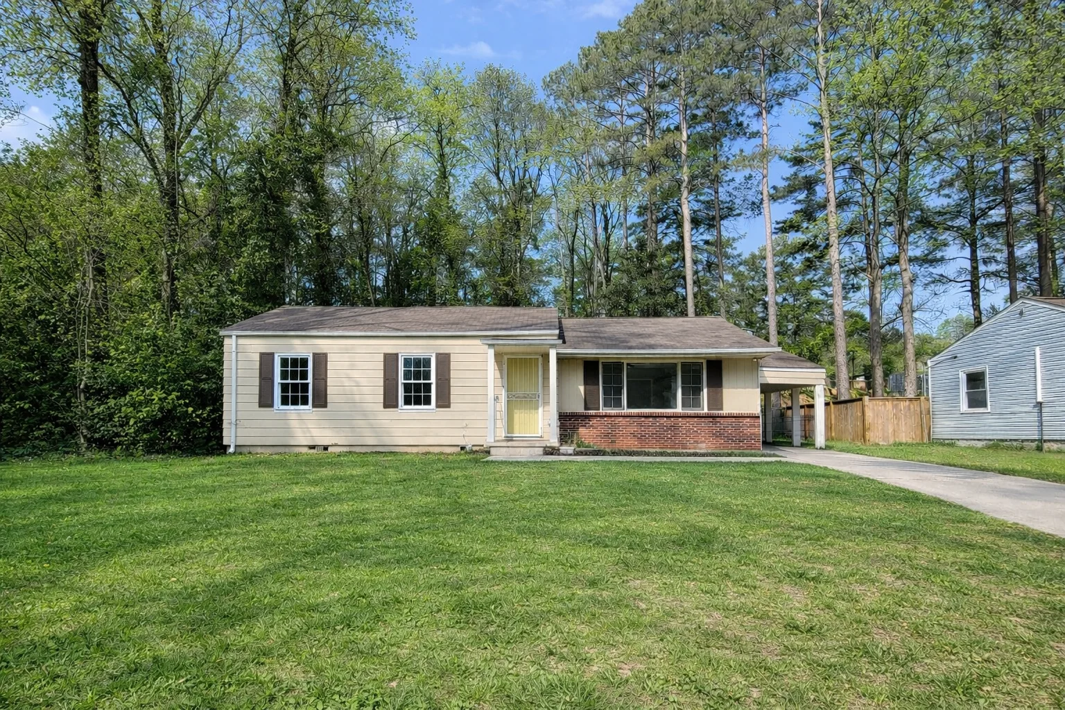 Atlanta House: 2037 Highview Rd SW