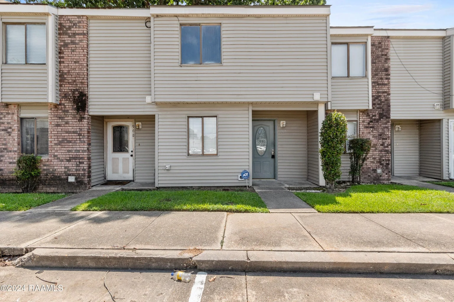 Lafayette Townhome: 2826 Louisiana Avenue