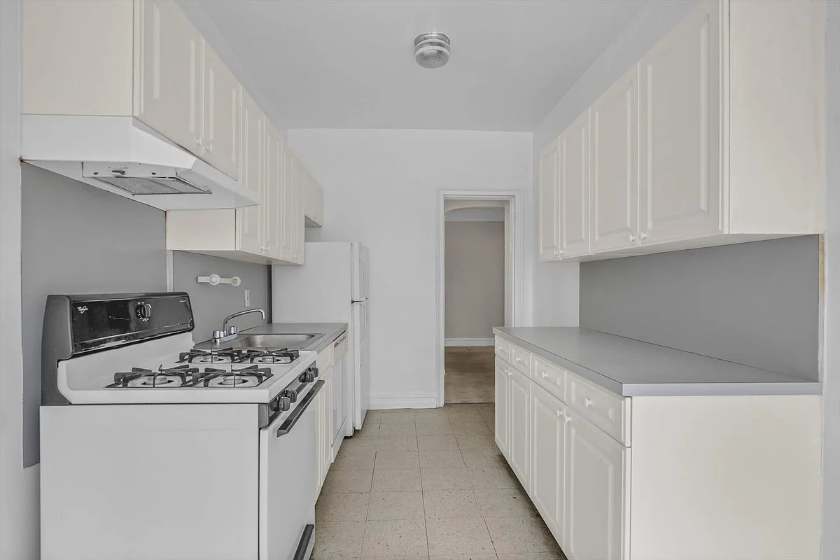 Forest Hills House: 11115 75th Avenue