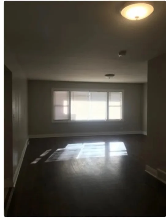 Chicago Apartment: 2621 W 79th St