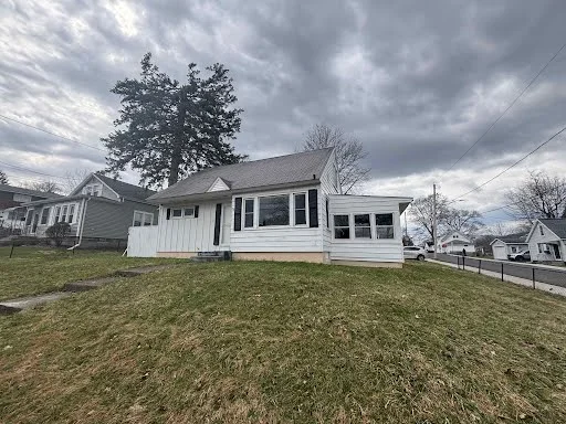 Syracuse House: 297 Norwood Ave