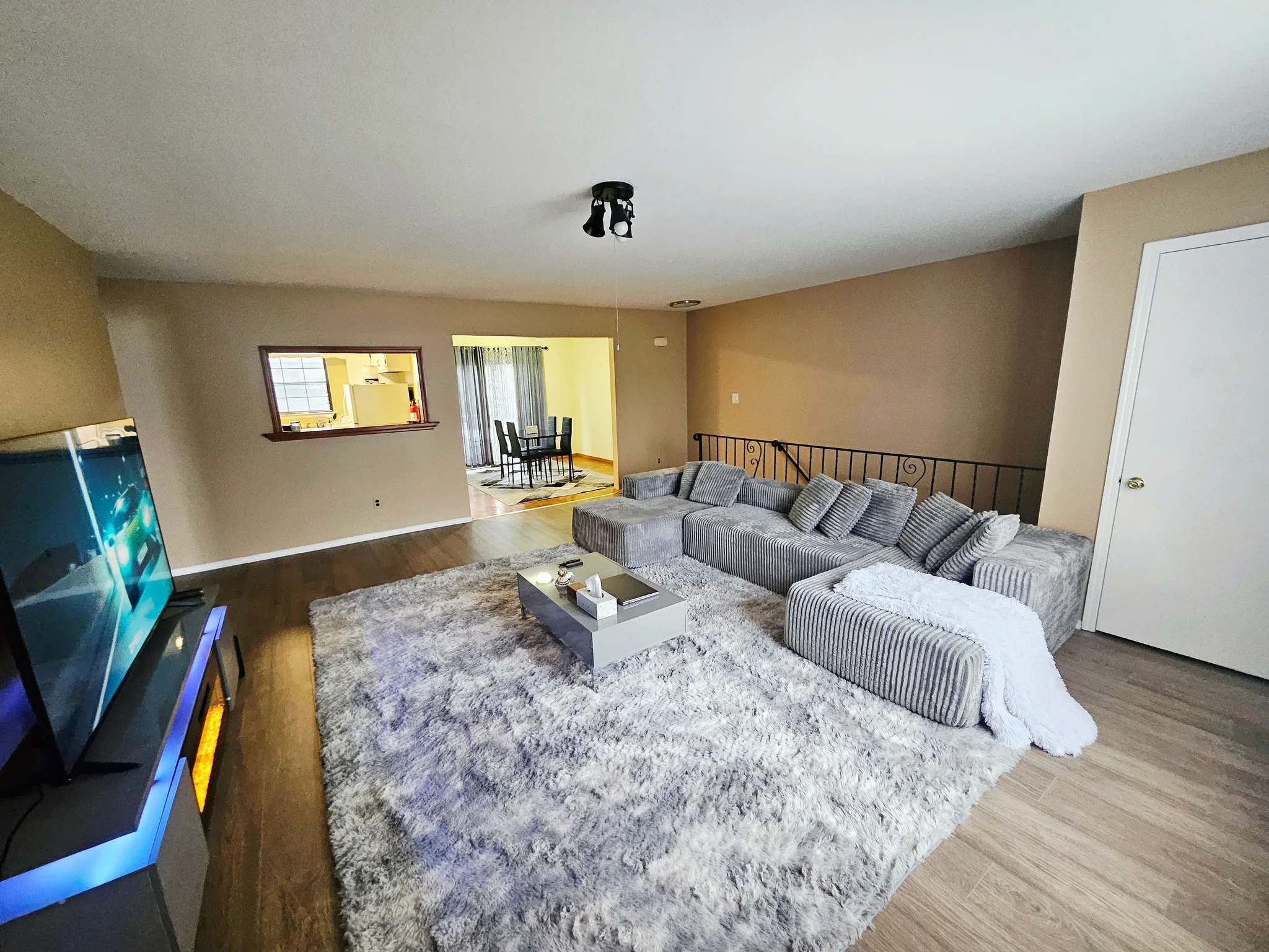 Edison Townhome: 222 Orlando St