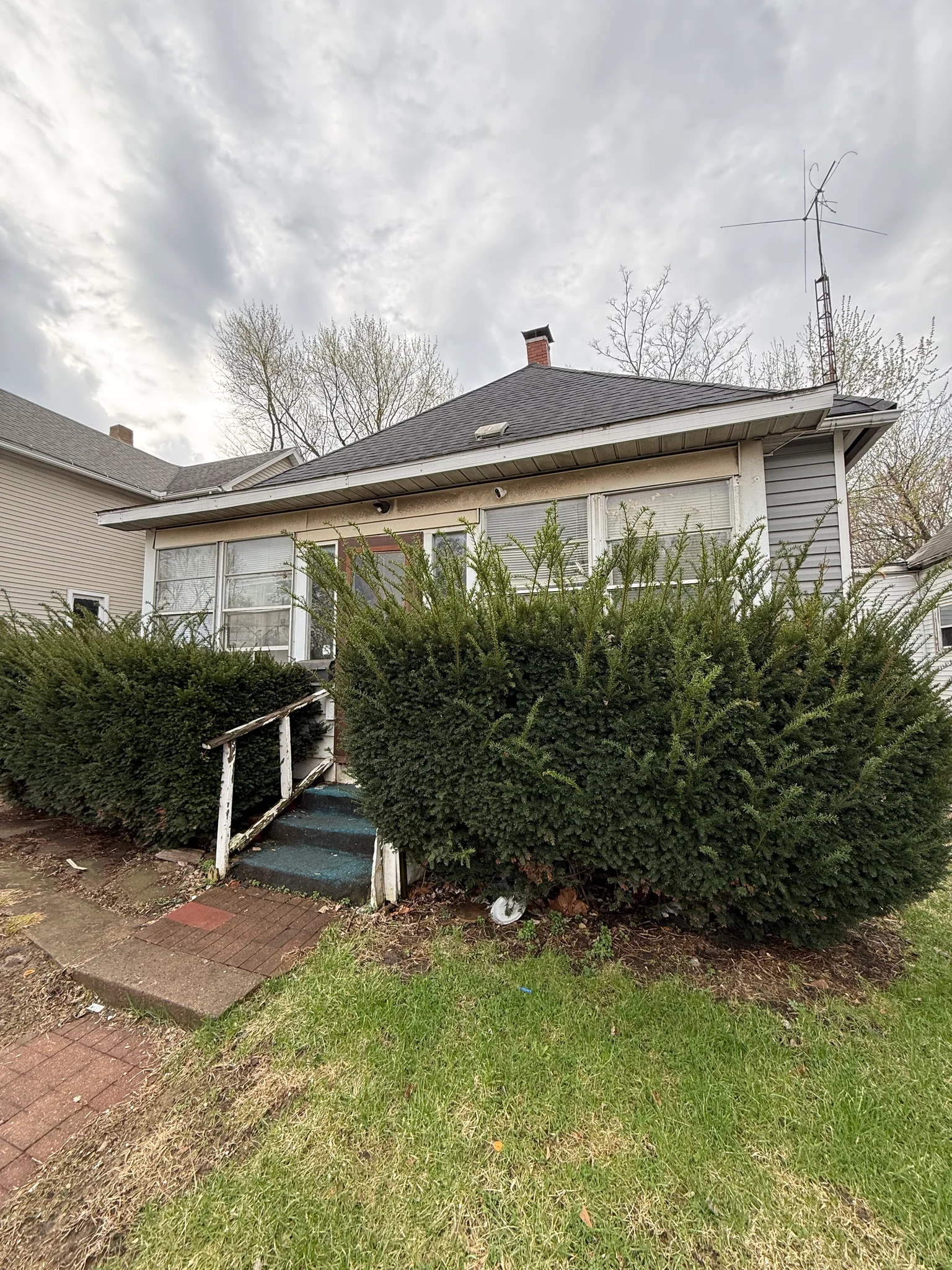 Decatur House: 1461 E Grand