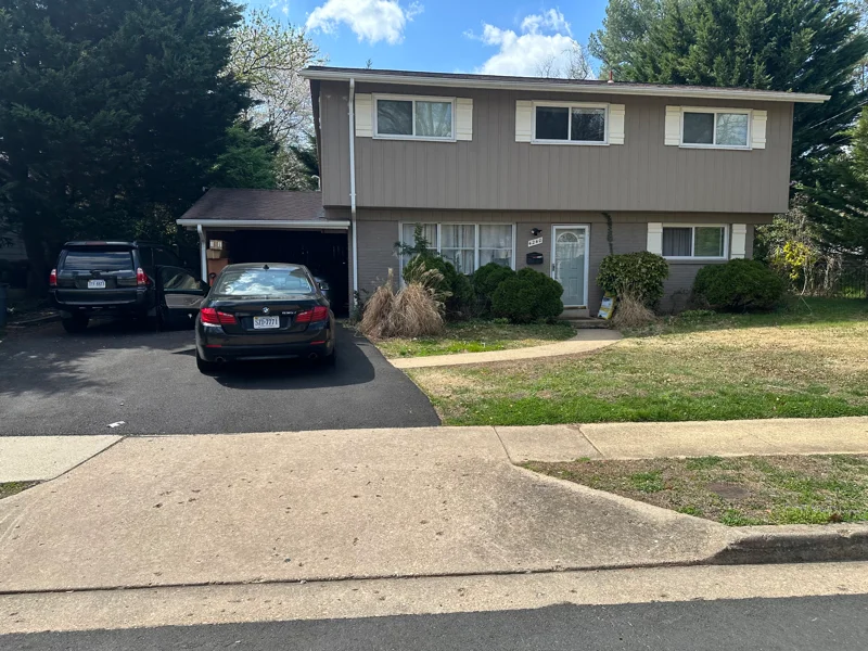 Fairfax House: 4240 Sideburn Rd