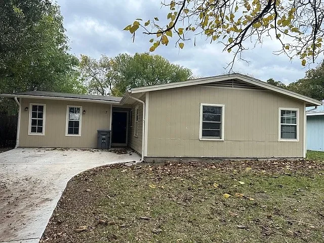 Dallas House: 2417 Blaydon Dr