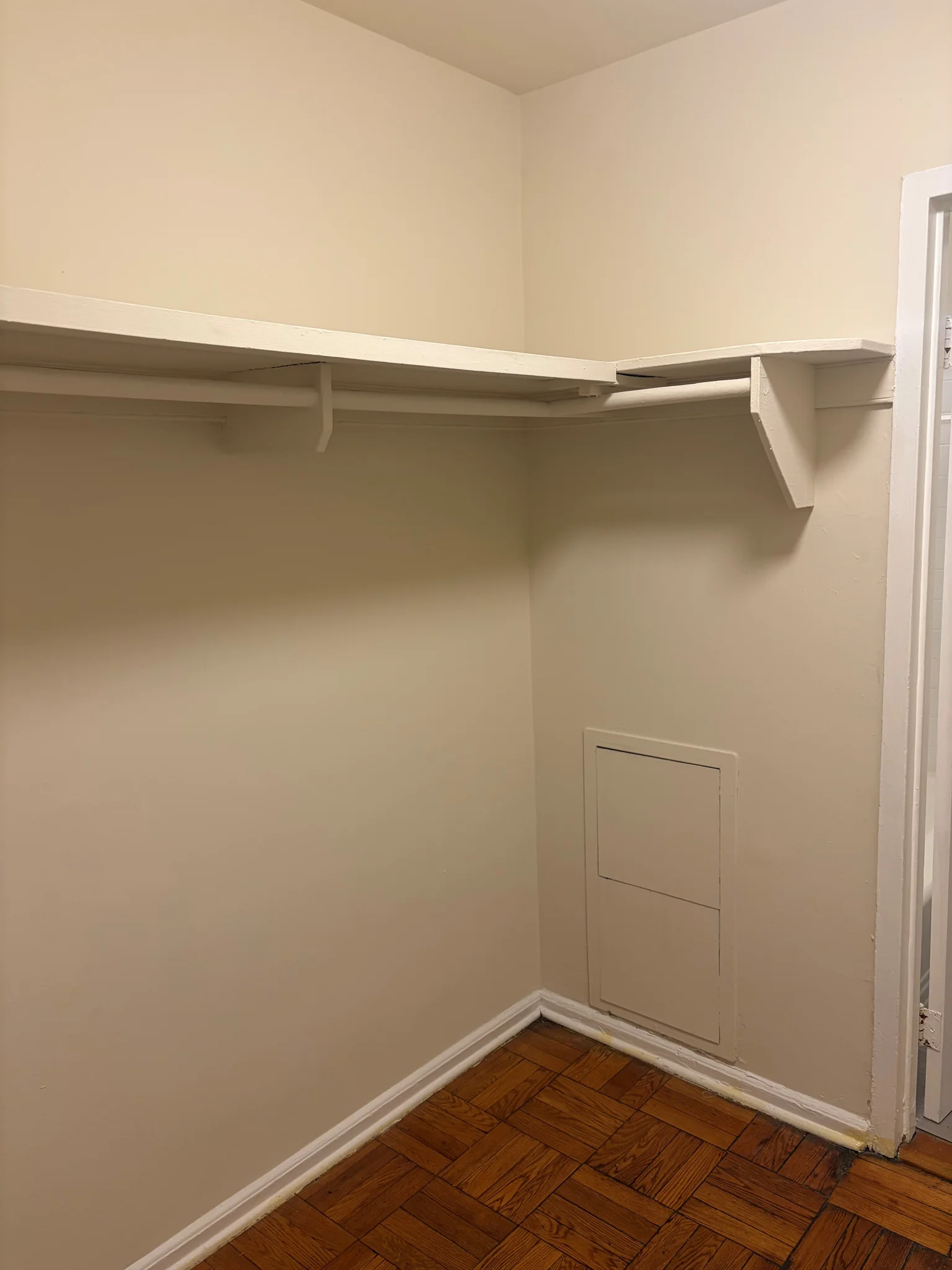 Washington Apartment: 3435 Holmead Pl NW