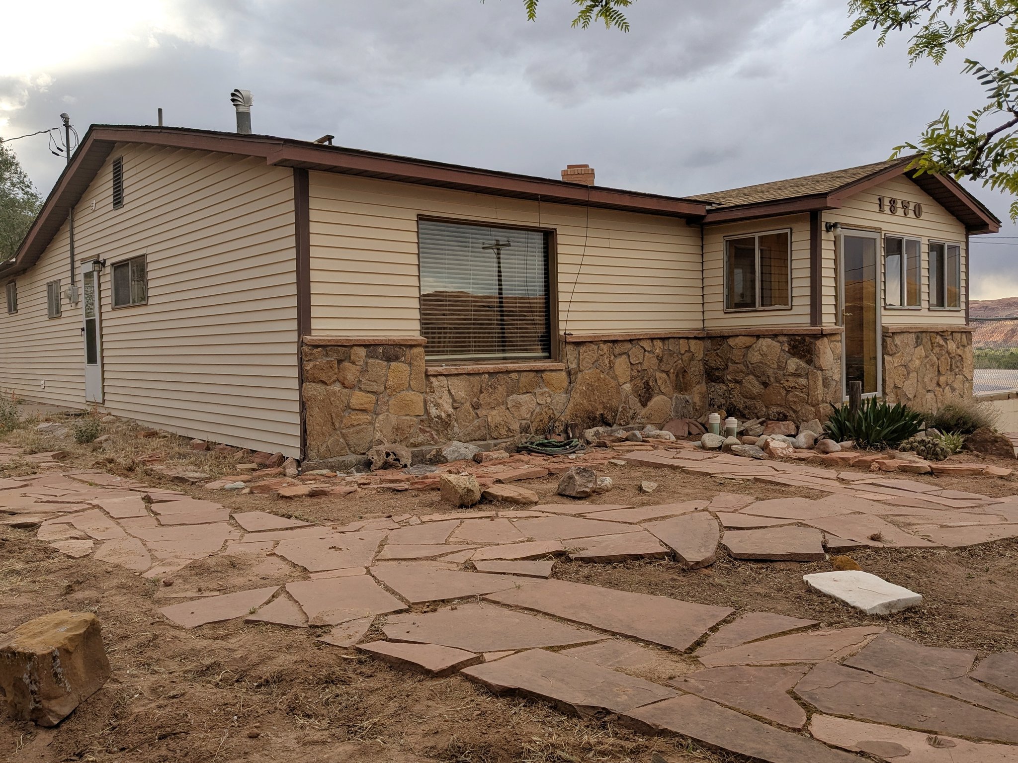 Moab House: 1370 Overlook Rd