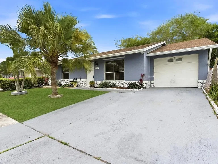 Greenacres House: 6130 Bluegrass Circle