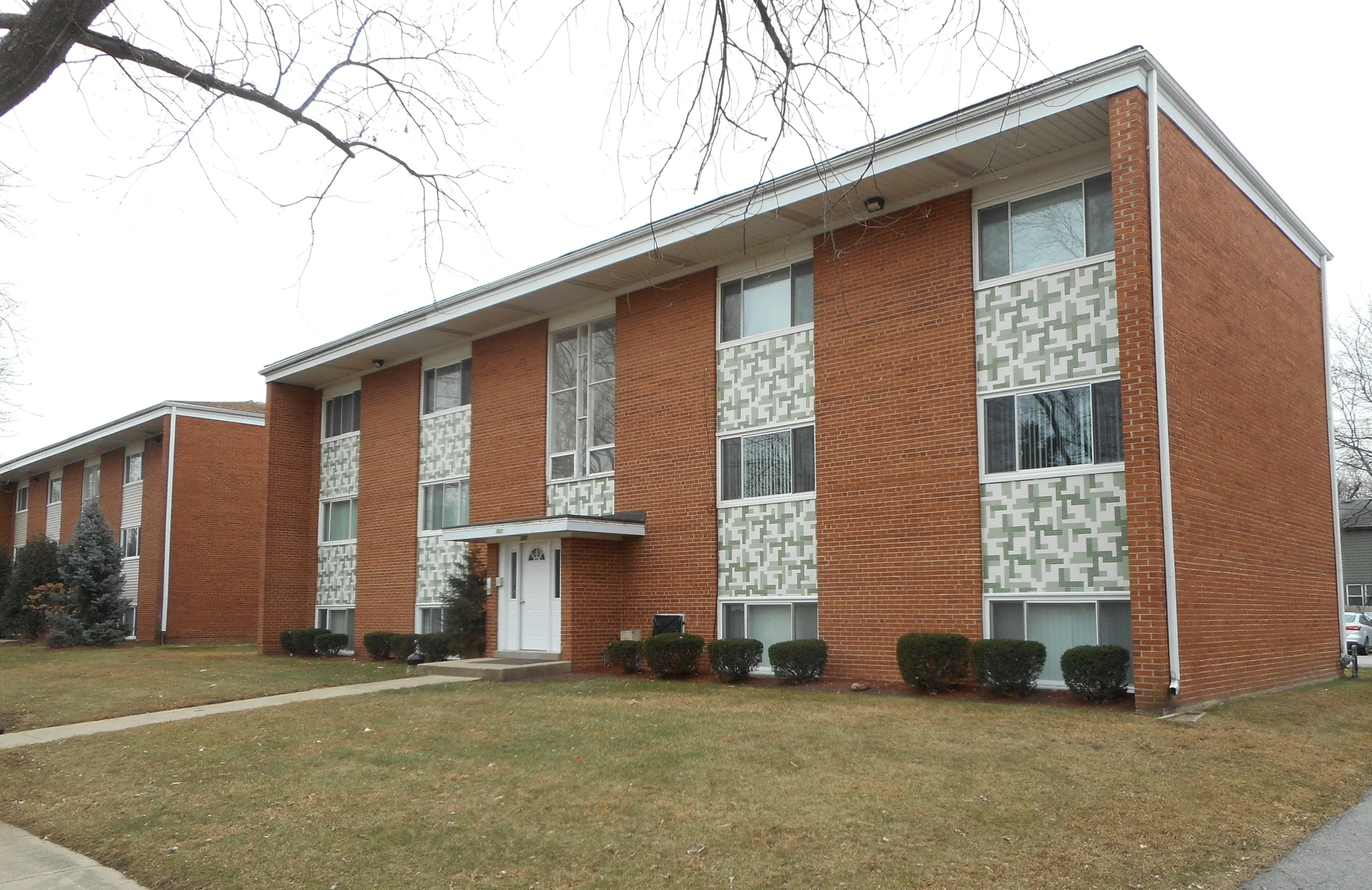 Glen Ellyn Apartment: 567 Pershing Avenue