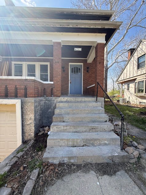 Cincinnati House: 453 Purcell Ave