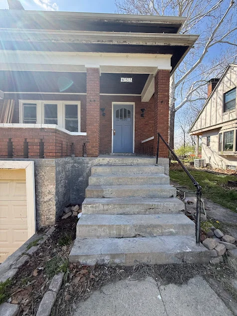 Cincinnati House: 453 Purcell Ave