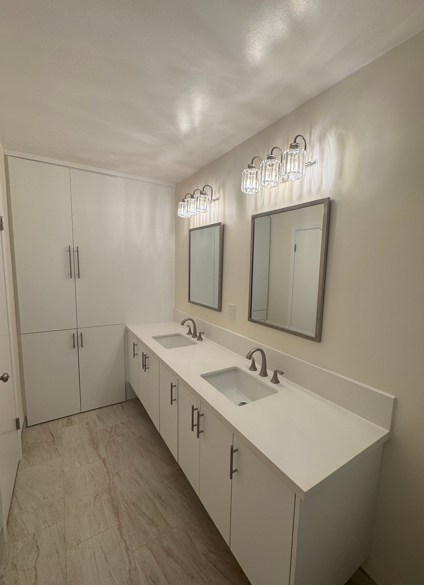 Los Angeles Apartment: 1800 Camden Ave