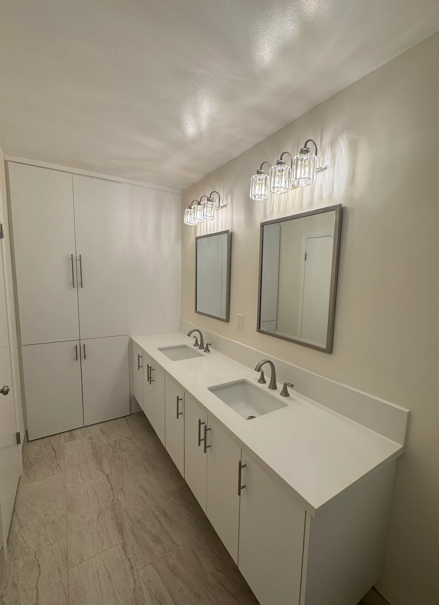 Los Angeles Apartment: 1800 Camden Ave