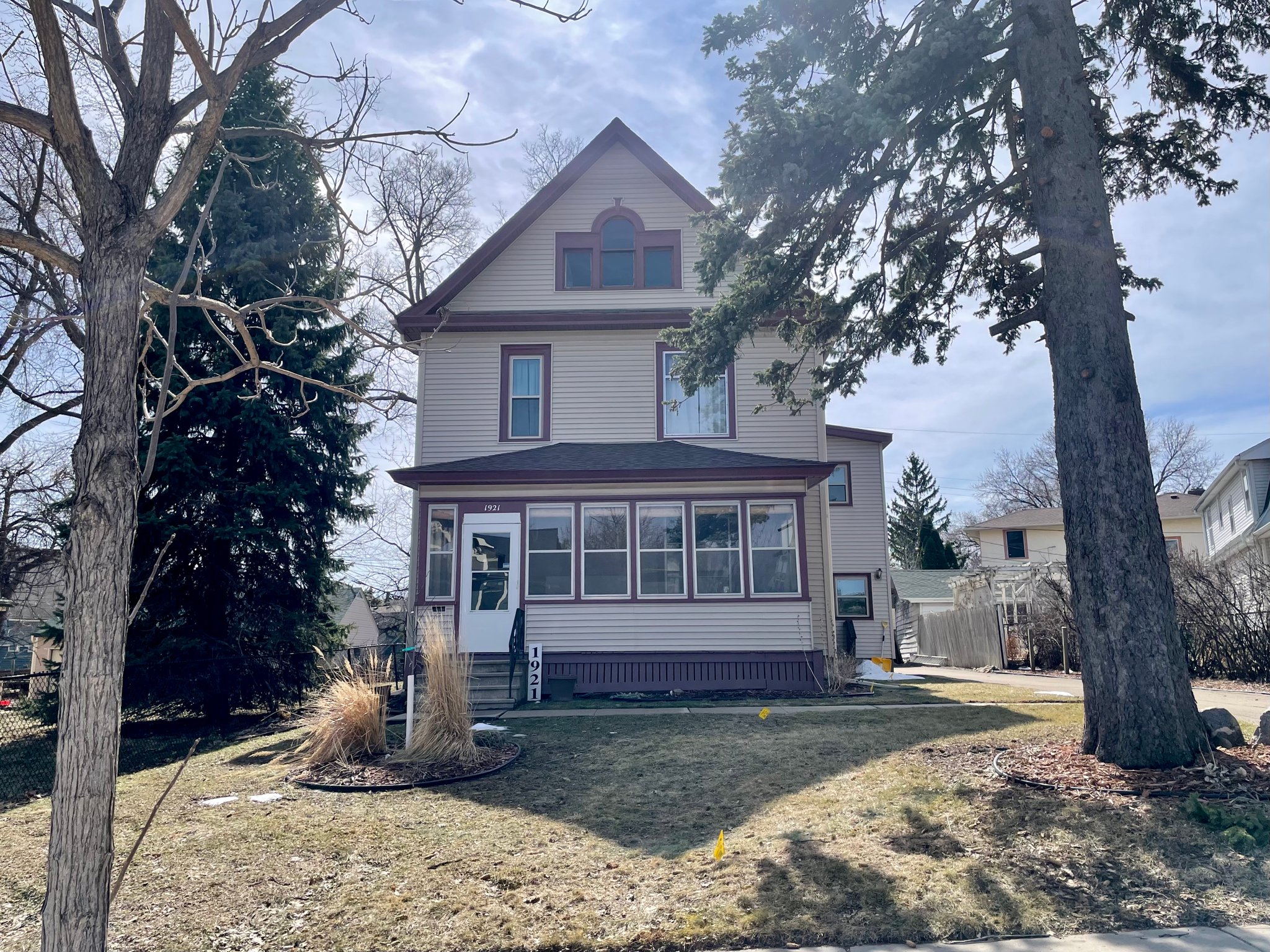 Minneapolis House: 1921 W Laurel Ave