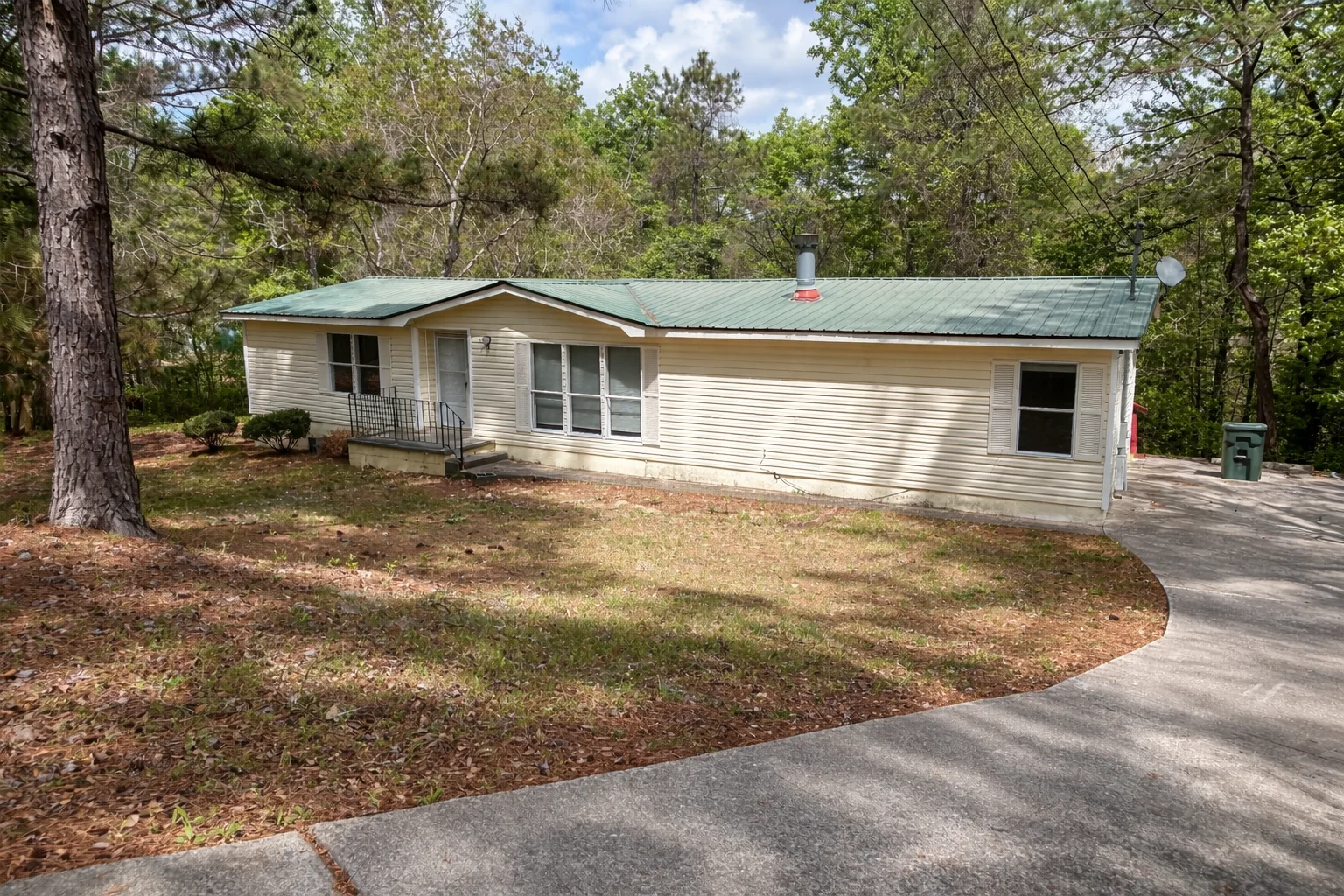 Phenix City House: 4200 Heritage Ct