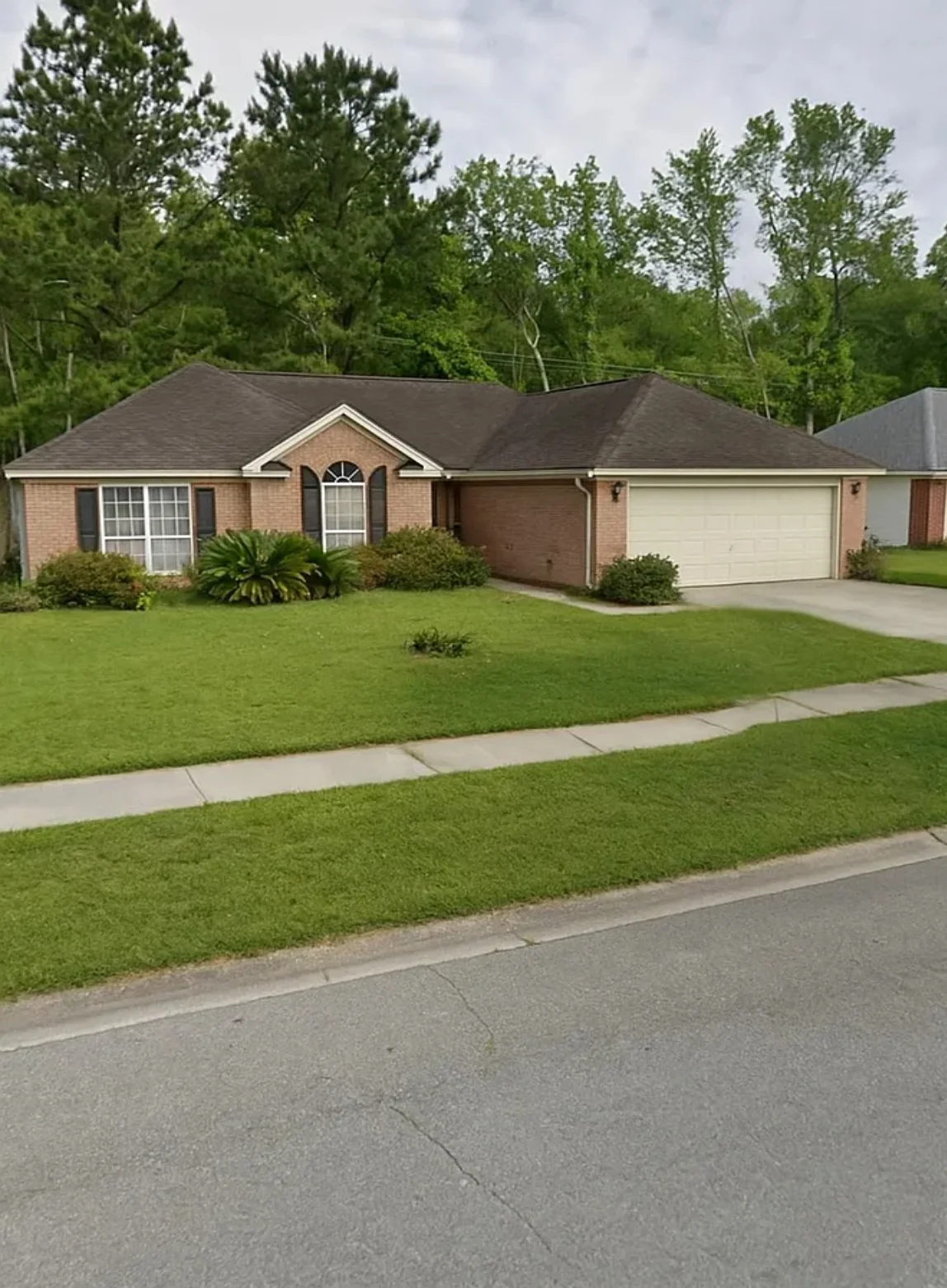 Savannah House: 152 Dovetail Crossing