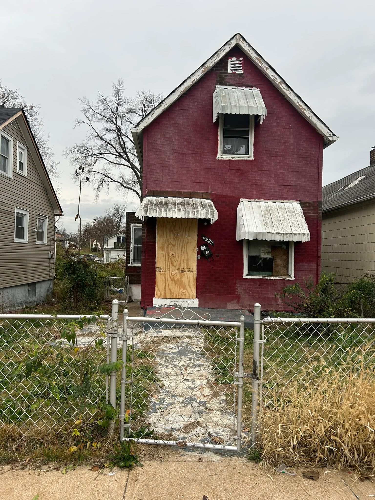 St Louis House: 4922 Davison Ave