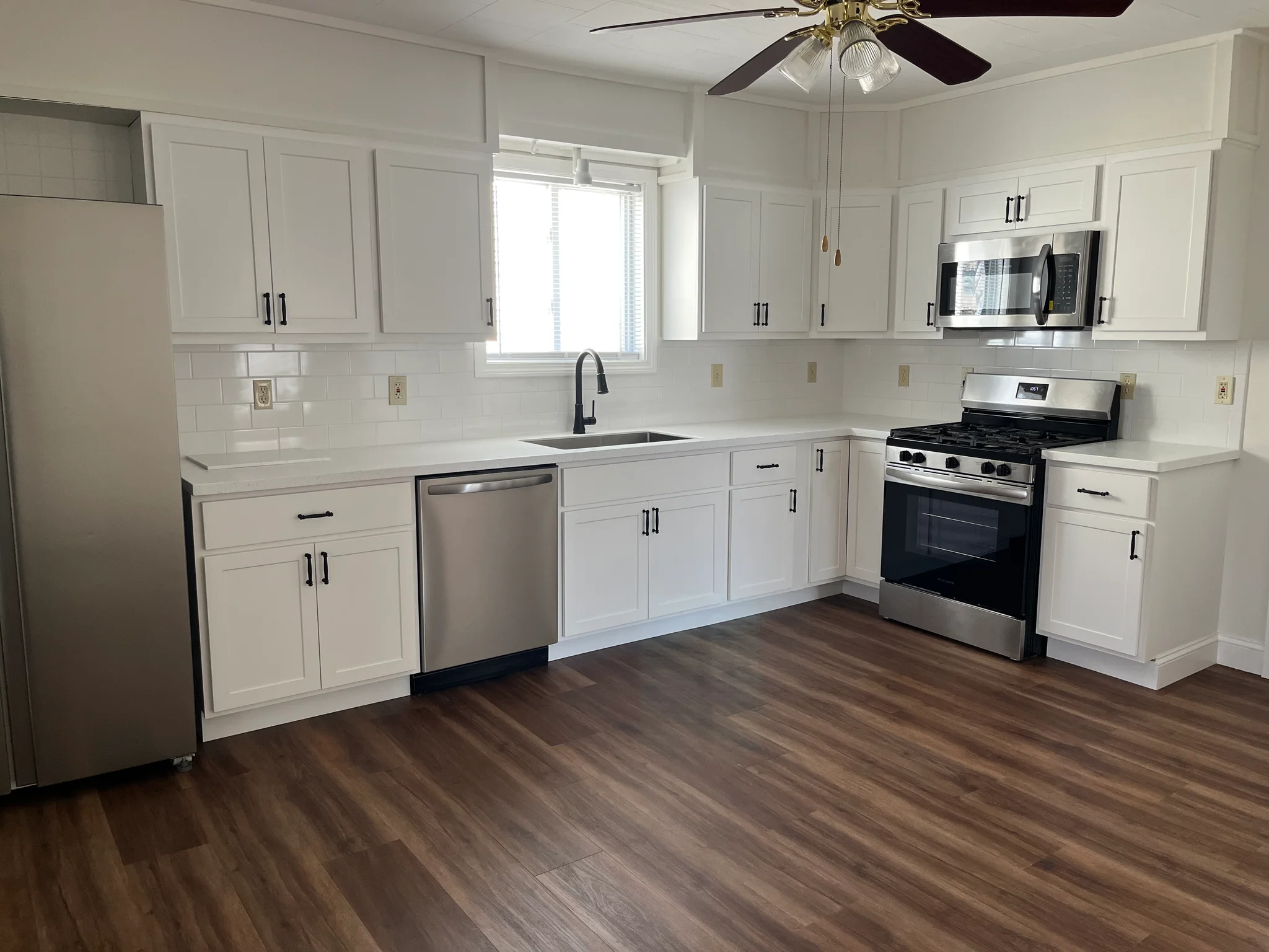 Fall River Apartment: 49 Middlesex St