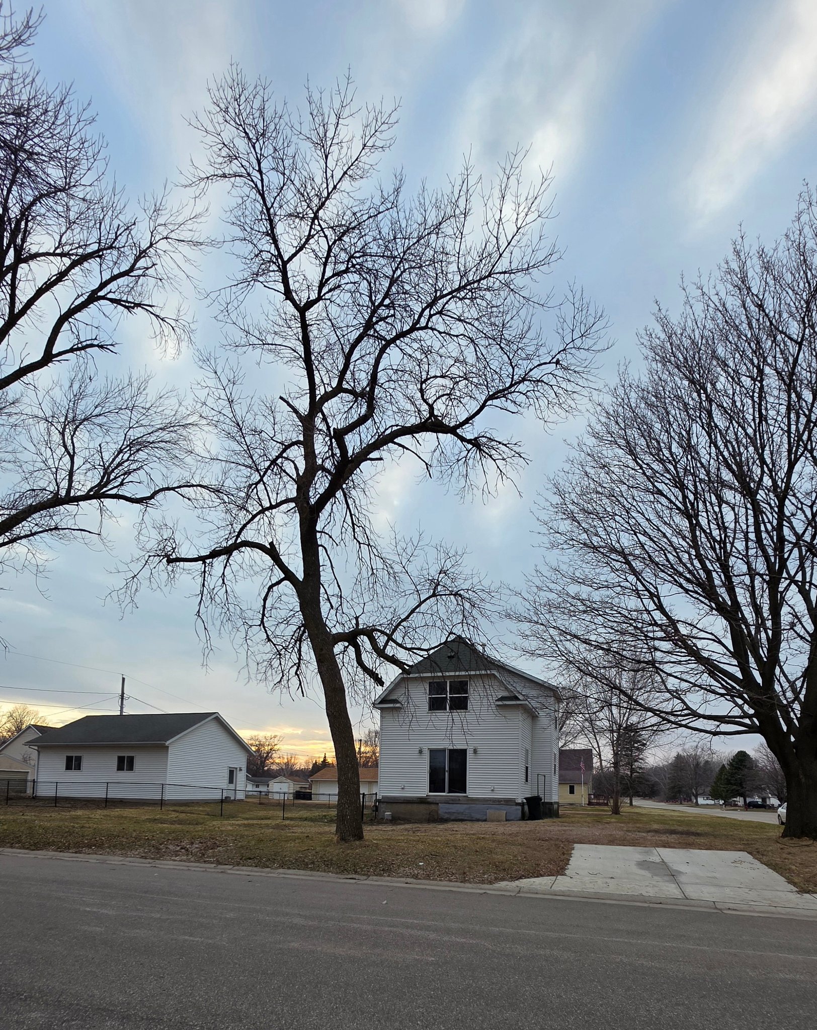 WINNEBAGO House: 233 4th St NW