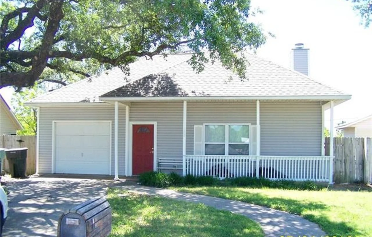 Sherman House: 120 W Park Ave