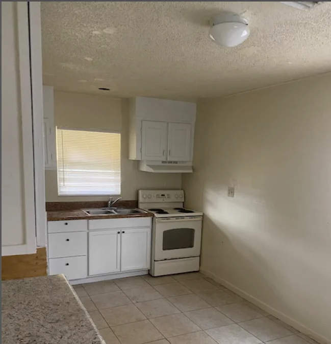 North Fort Myers Multiplex: 1737 Ixora Dr