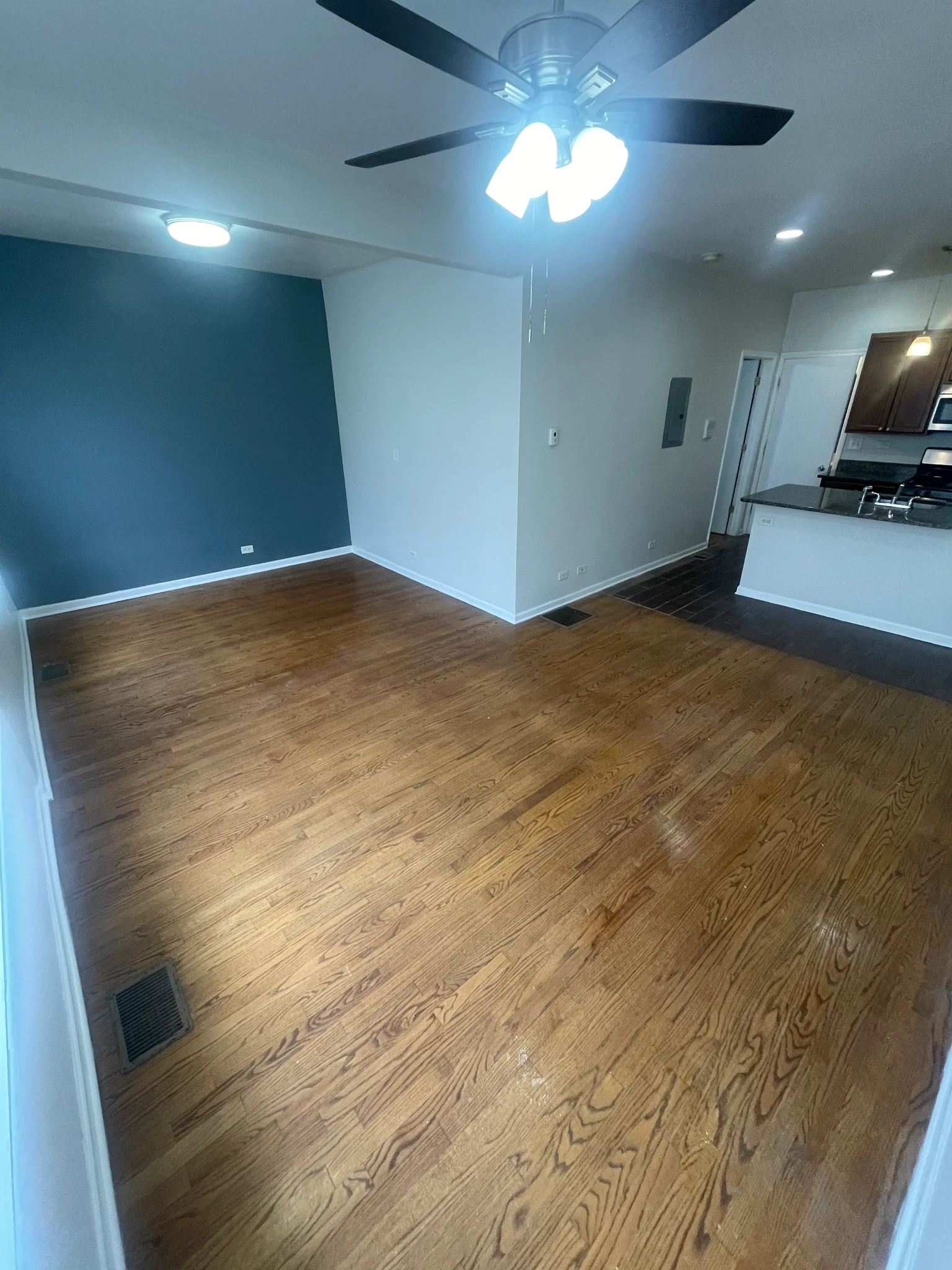 Chicago Apartment: 6045 s Rhodes