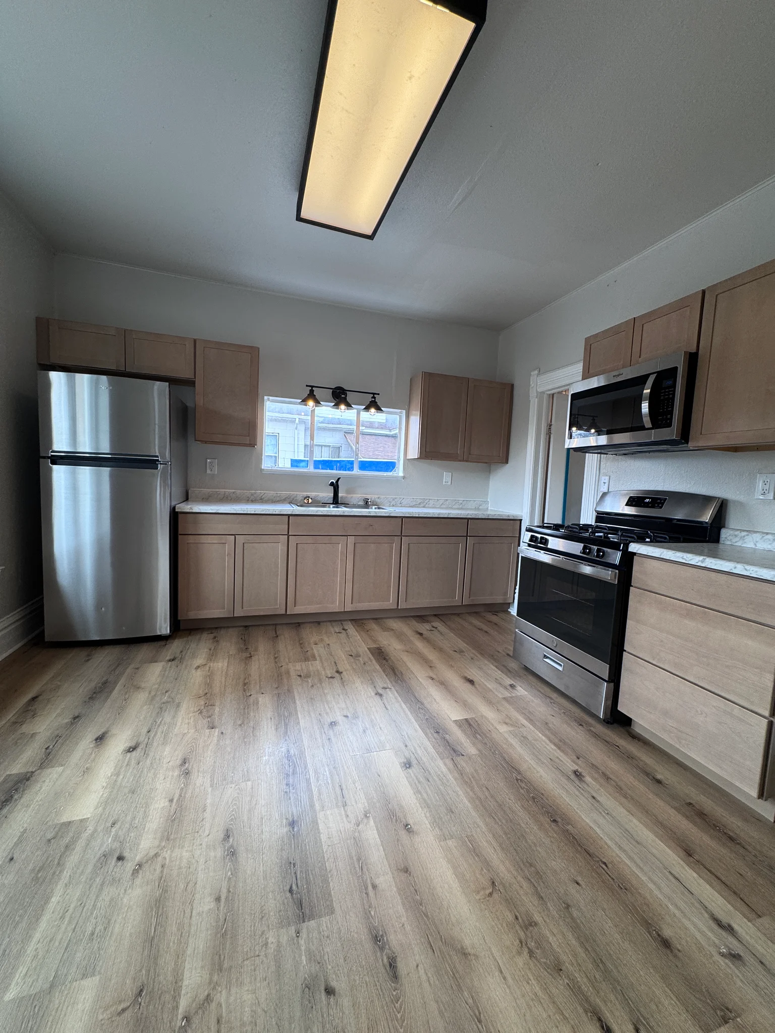 Cheyenne Apartment: 400 E 24th St
