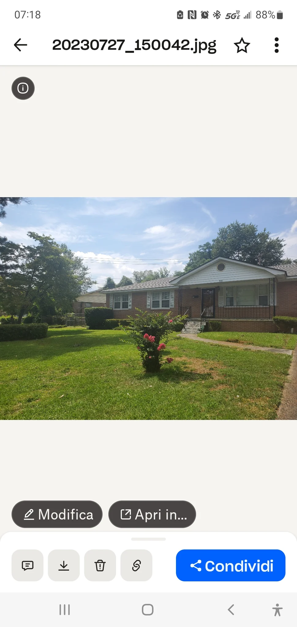 Columbia House: 301 W Lakeside Ave