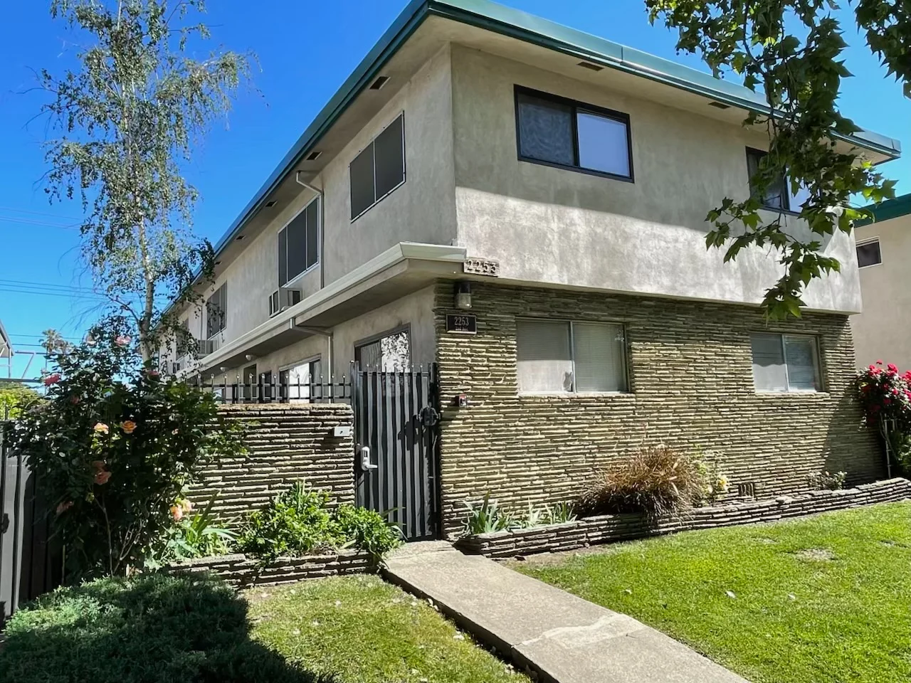 Sacramento House: 2253 2nd Avenue