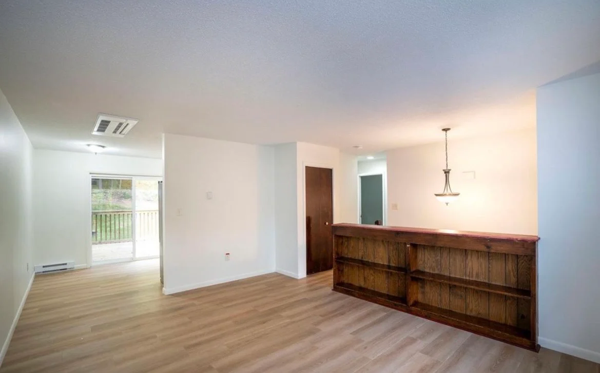 State College Multiplex: 1001-1003 Ellman Lane