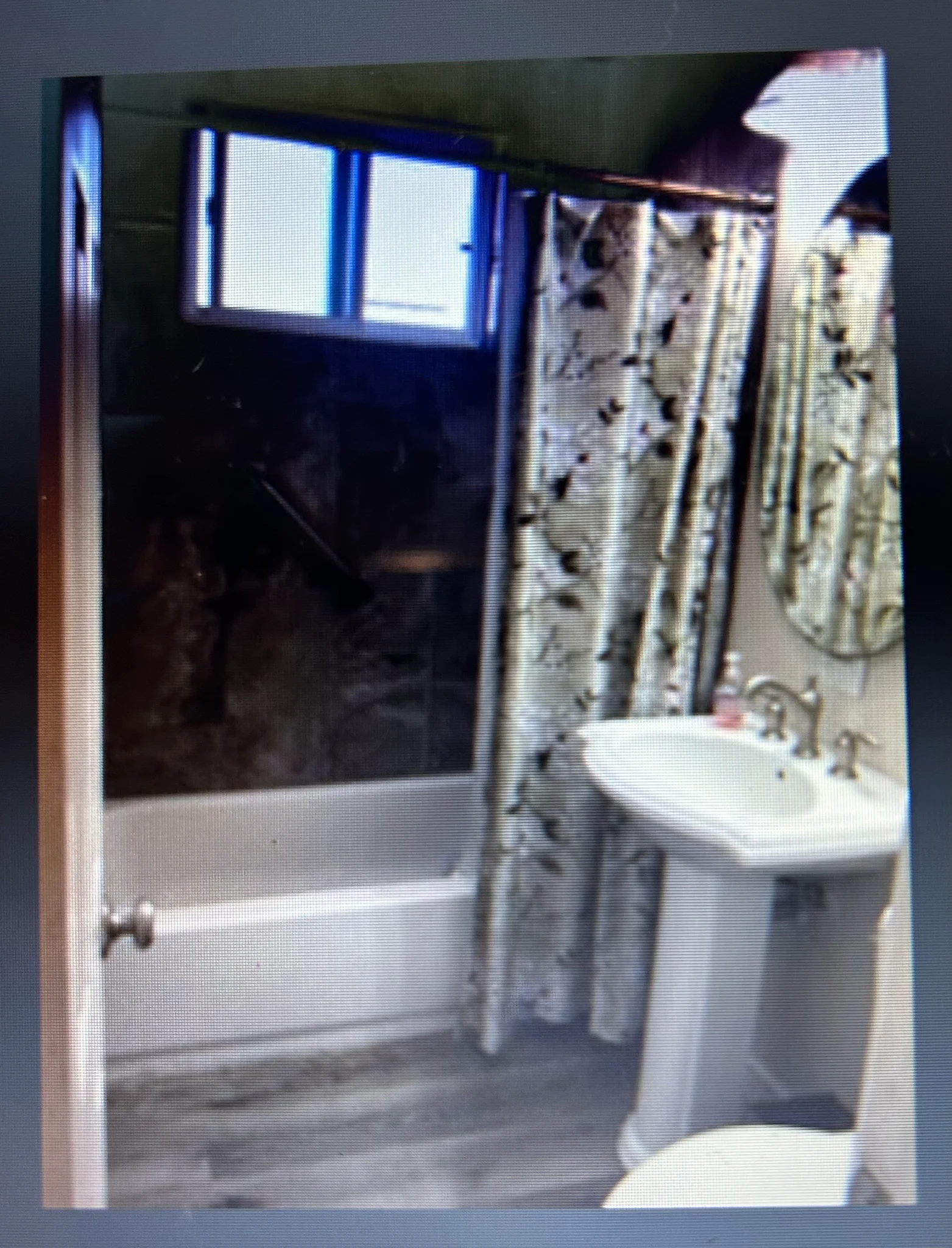 EL CAJON House: 1470 E Lexington Ave