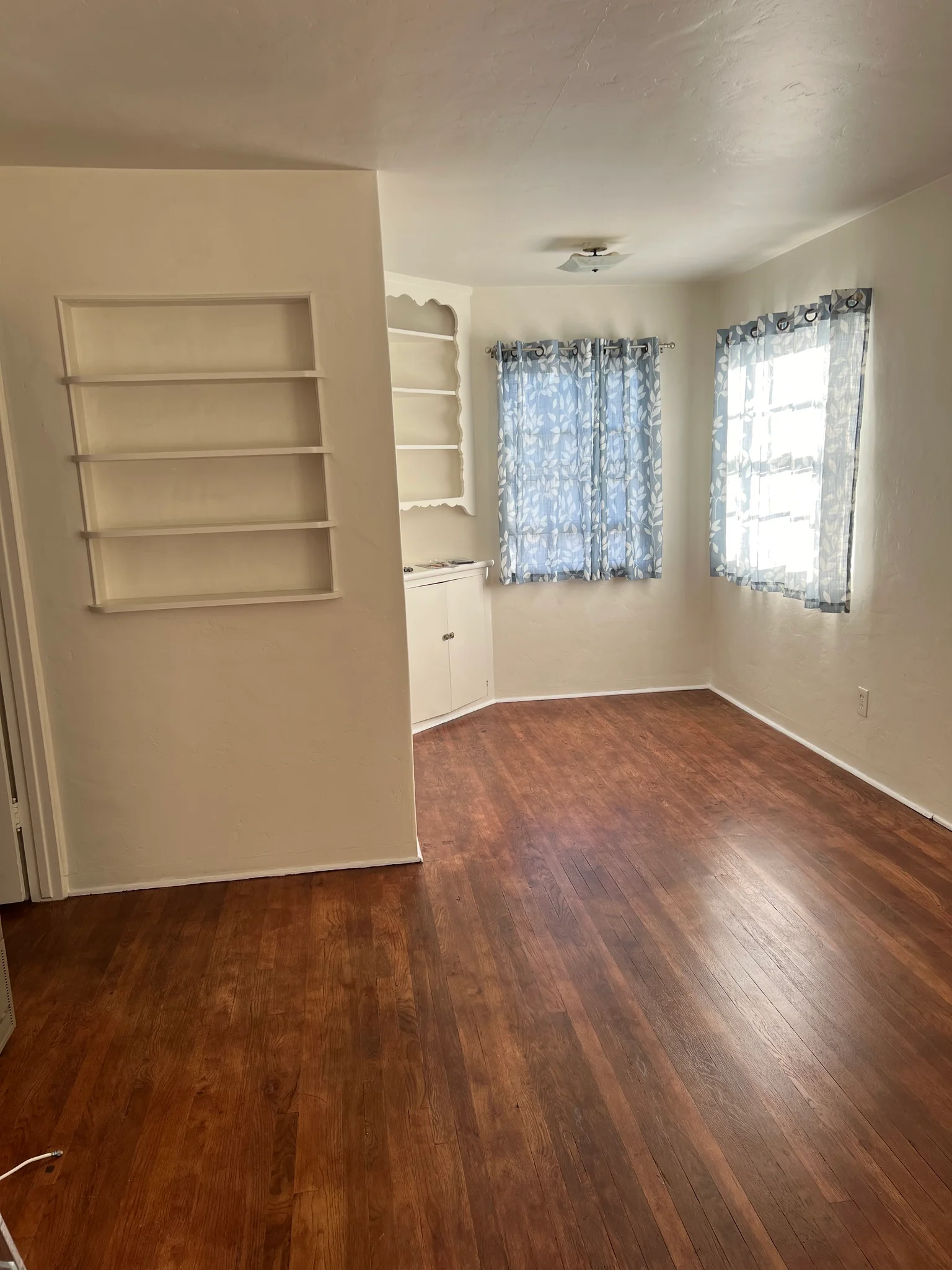 Coronado Apartment: 774 C Ave