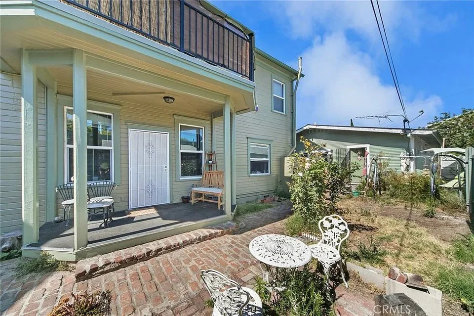 Long Beach House: 507 Rose Avenue