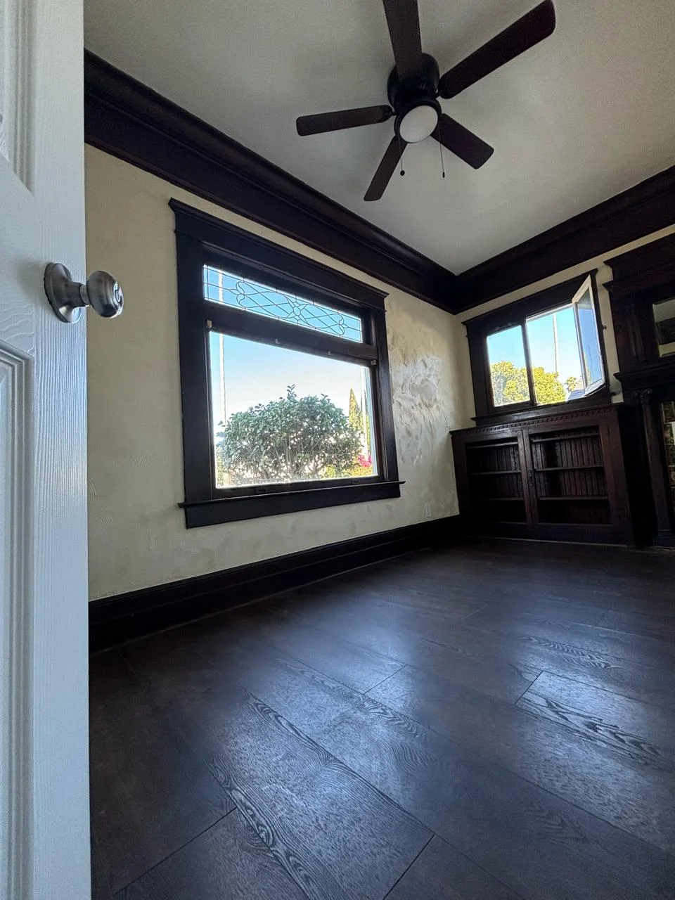 Los Angeles House: 526 W 49th St, Los Angeles, CA 90037