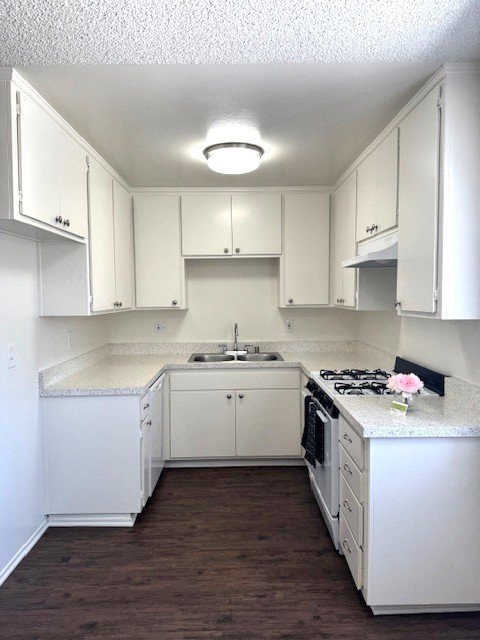 Huntington Beach Apartment: 16862 Lynn Lane