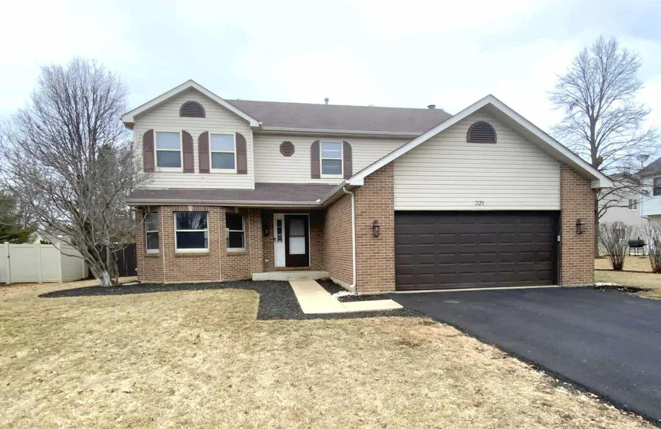 Oswego House: 321 Beaver Xing