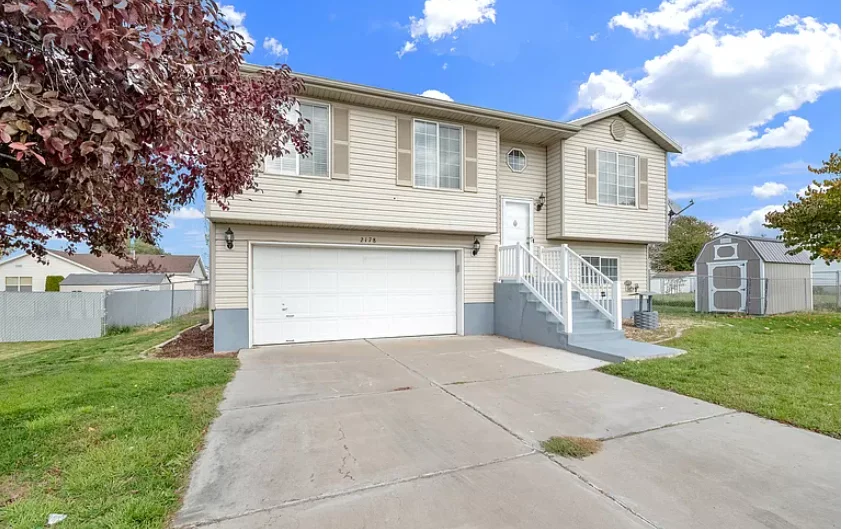 Clinton House: 2178 W 2075 N